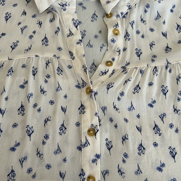 One Clothing Womens Floral Blouse - Picture 3 of 5